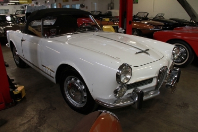 1959 Alfa Romeo 2000 width=