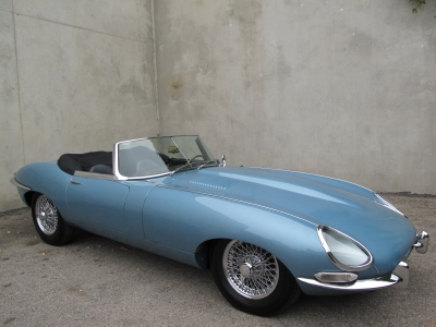 1961 Jaguar XKE Roadster Series I width 