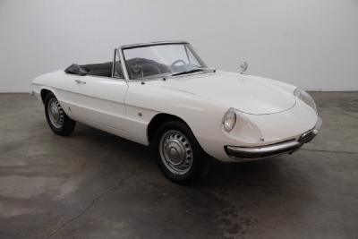 1967 Alfa Romeo Giulia Spider Duetto width=