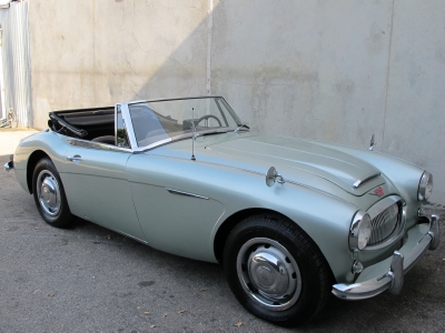 1967 Austin-Healey BJ8  width=