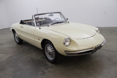 1967 Alfa Romeo Duetto width=