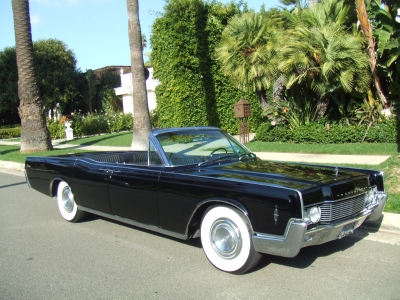 1967 Lincoln Continental Convertible width