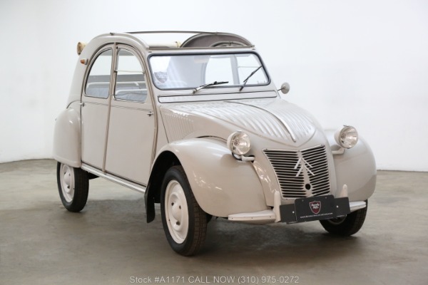 洋書 Sixty Years of the Citroen 2CV 1937-1997 Sixty Years of the Citroen 2CV 1937-1997 - メルカリ