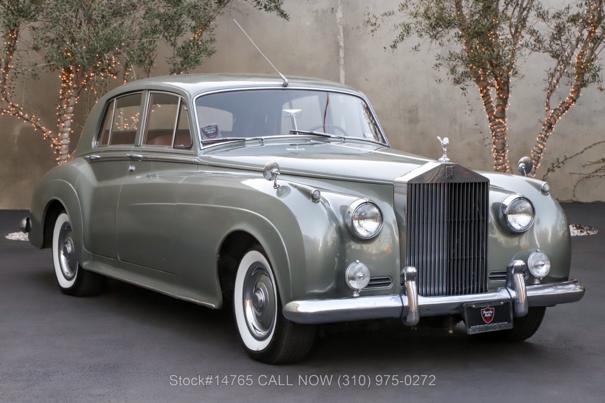 Р›РёРјСѓР·РёРЅ Rolls Royce Silver