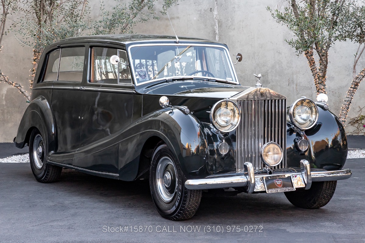 Rolls Royce Silver Wraith II Saloon LHD – RD Classics