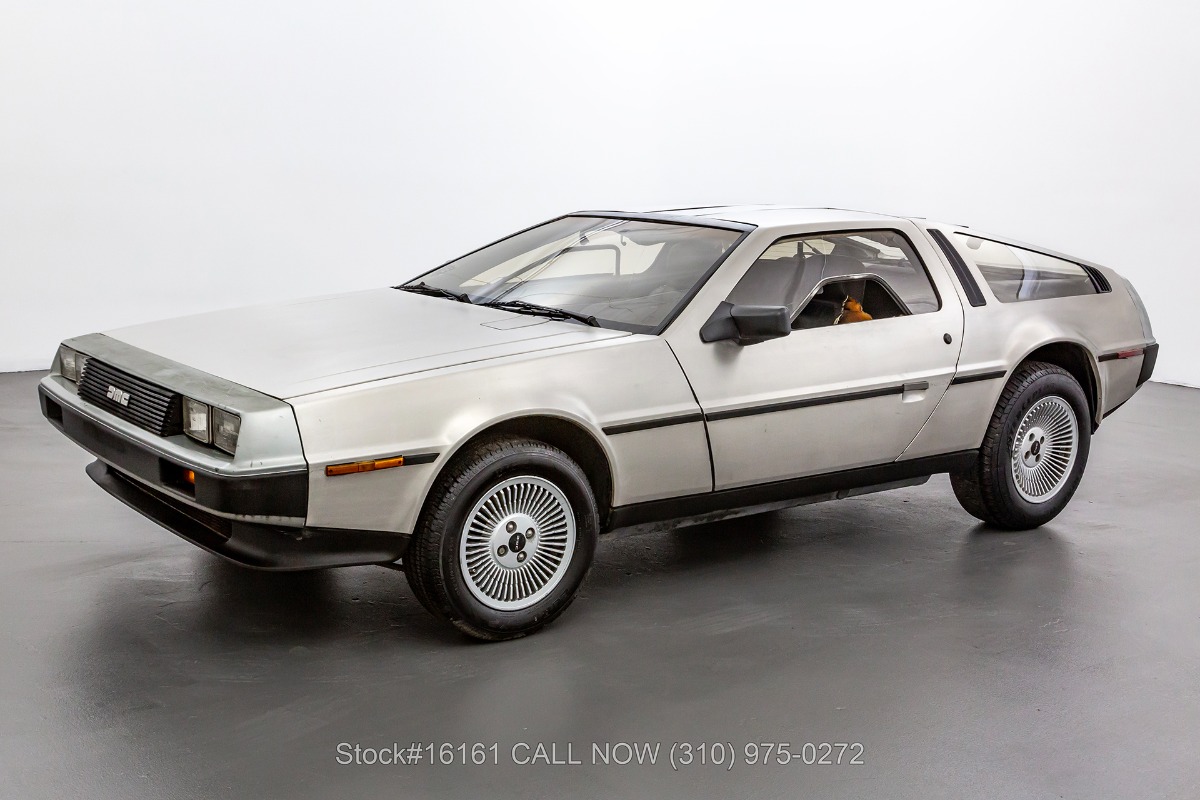 deloreanです。 DeLorean vs. Corvette, Datsun 280-ZX, Ferrari 308GTS