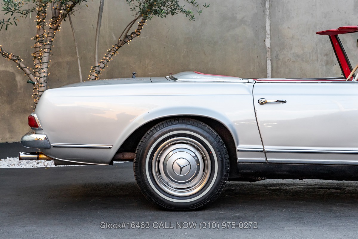 メルビー 1966 Mercedes-Benz 230SL | Beverly Hills Car Club