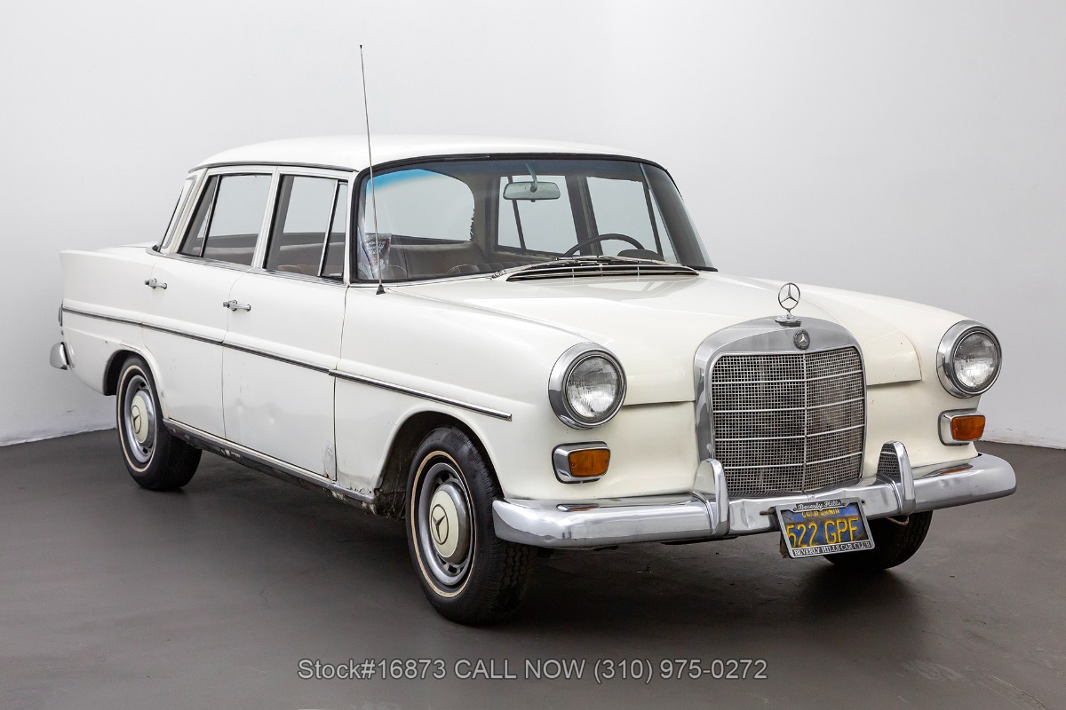 1967 Mercedes-Benz 200 