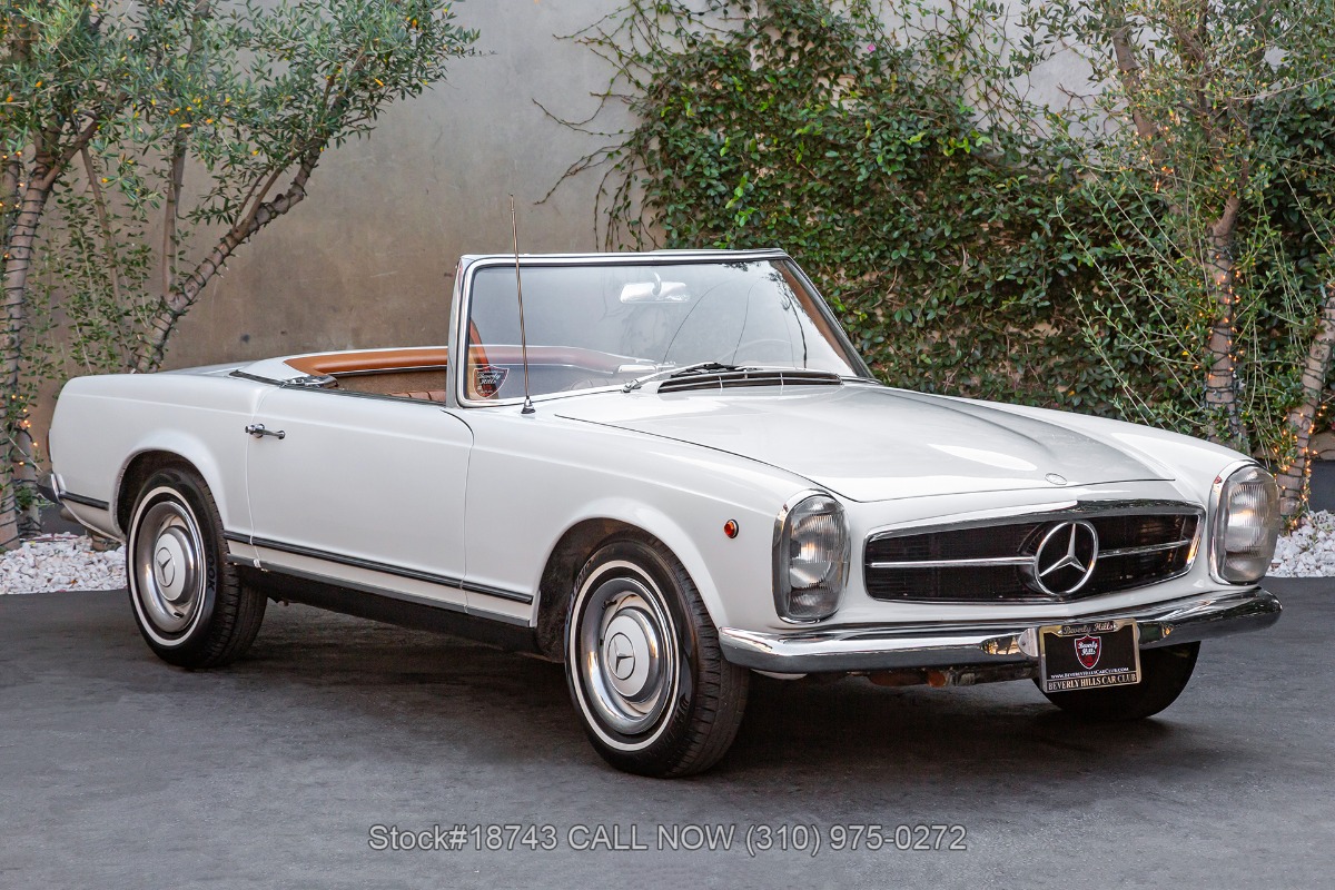 1966 Mercedes-Benz 230SL Pagoda