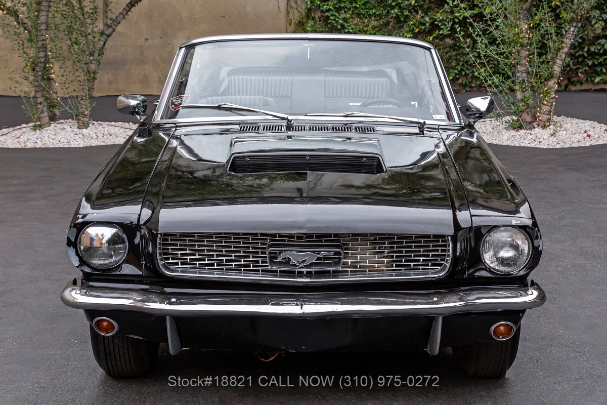 HORSEMAN CONVERTIBLE F5.6 62mm 希少なブラック 1964.5 Ford Mustang F-Code Convertible | Beverly Hills Car Club