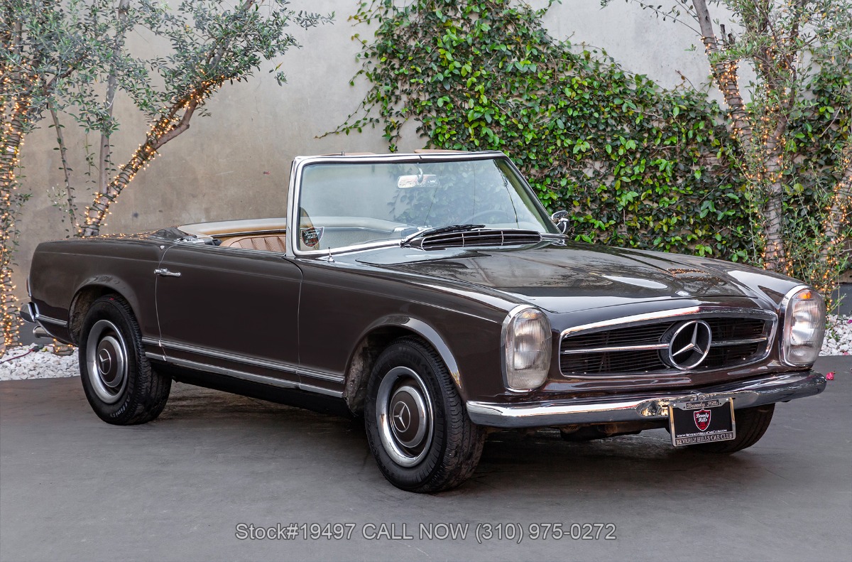 1966 Mercedes-Benz 230SL Pagoda with 2 Tops