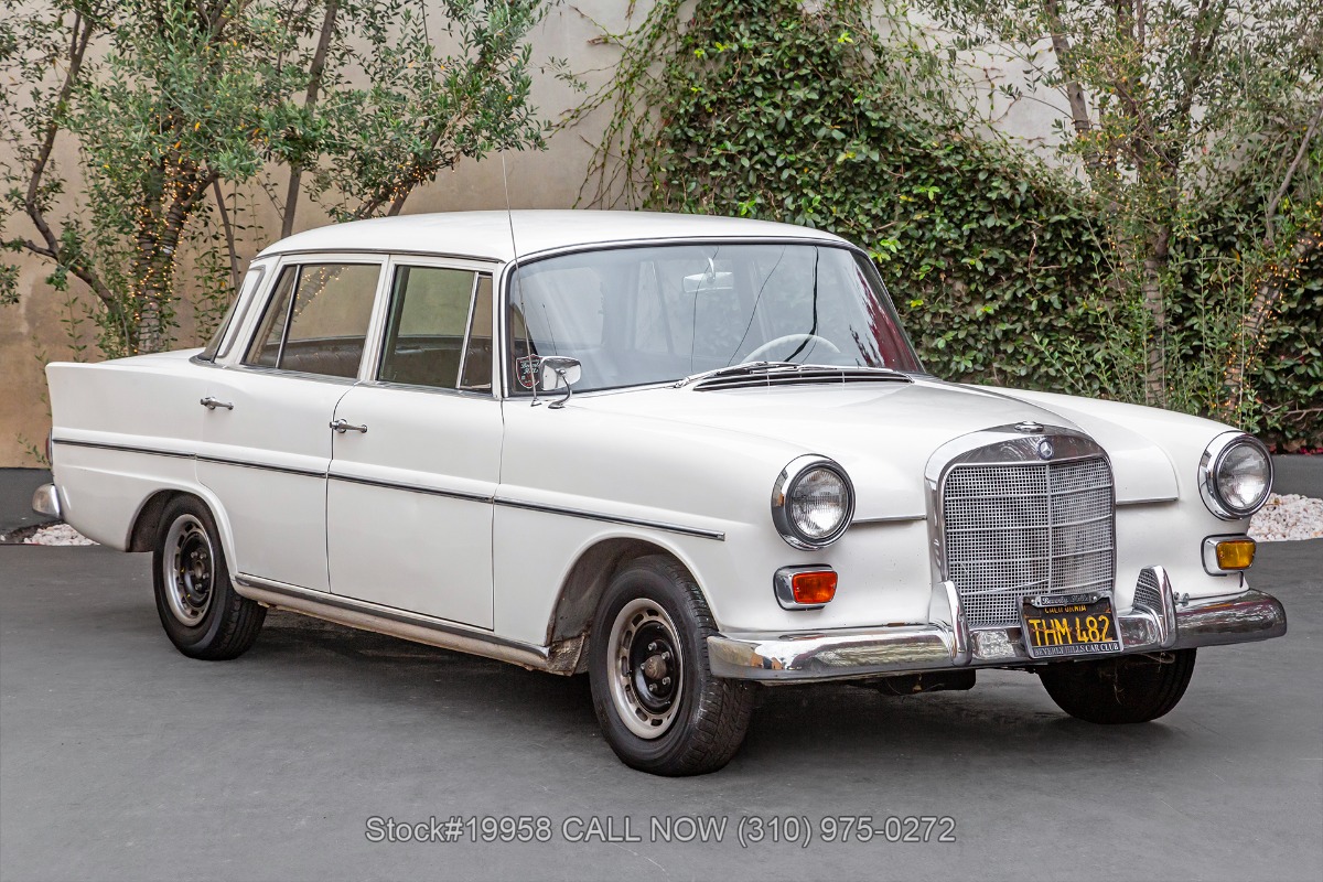 1966 Mercedes-Benz 200D W110 Fintail 