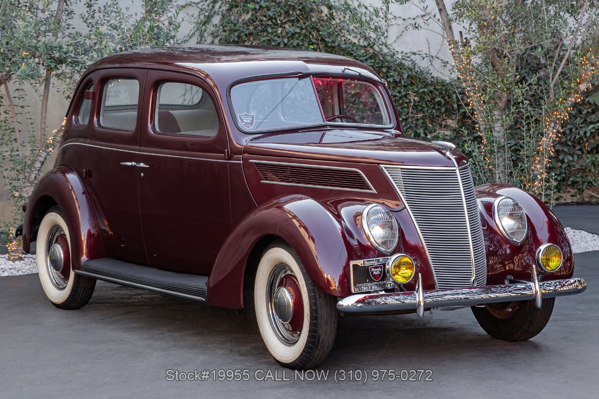 1937 Ford Deluxe Fordor Slant Back Sedan 3-Speed 