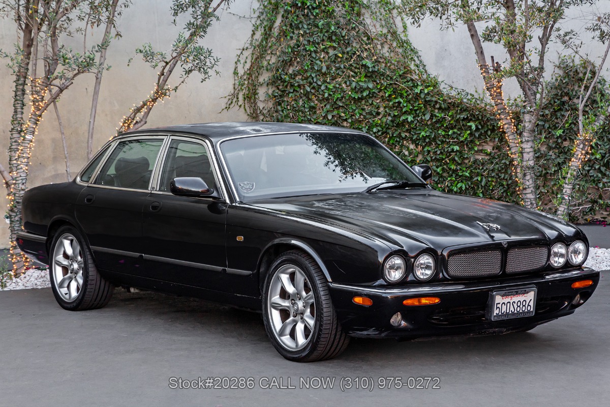 2002 Jaguar XJR 