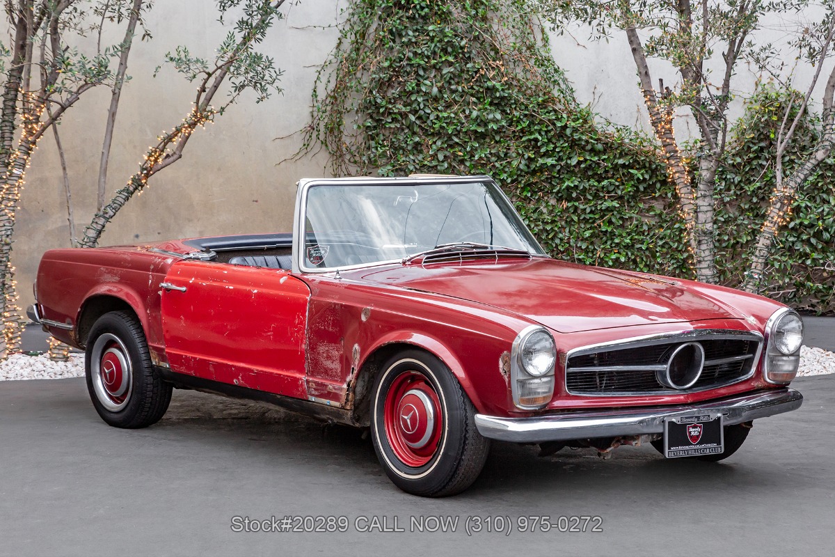 1967 Mercedes-Benz 250SL with 2 Tops