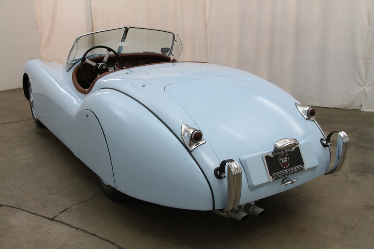 Miniature Cult Models 1/18 Jaguar XK120 FHC 1951-54, Couleur Pastel Blue, Résine