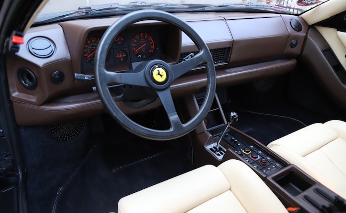 1989-ferrari-testarossa-interior