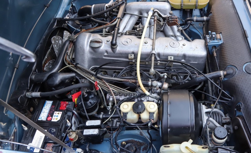 Mercedes 280sl engine
