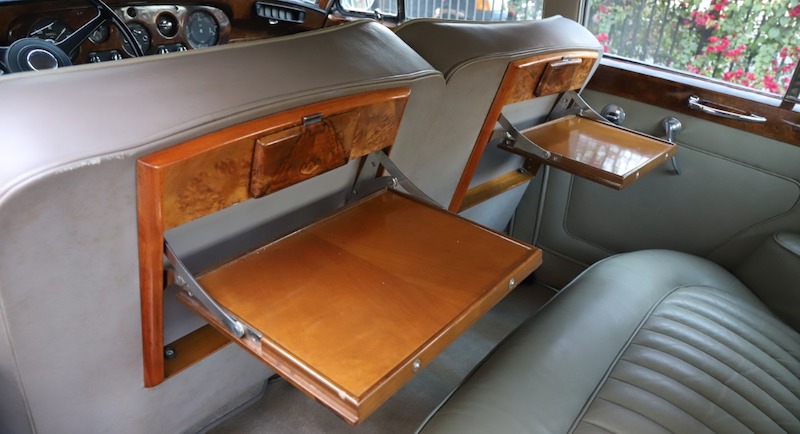 1965 rolls-royce silver cloud iii back seat