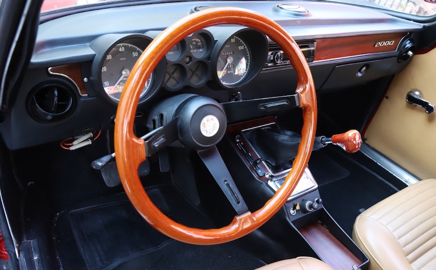 1974 Alfa Romeo GTV 2000 interior