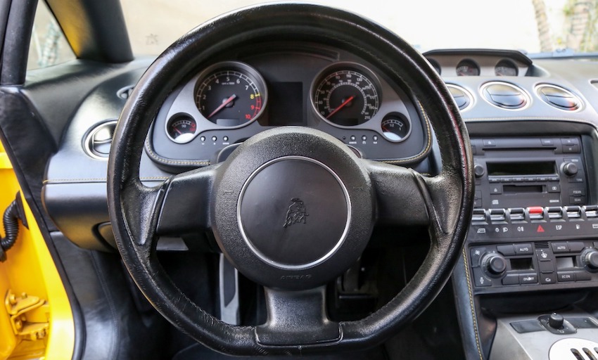 2004 Lamborghini Gallardo 6-Speed interior