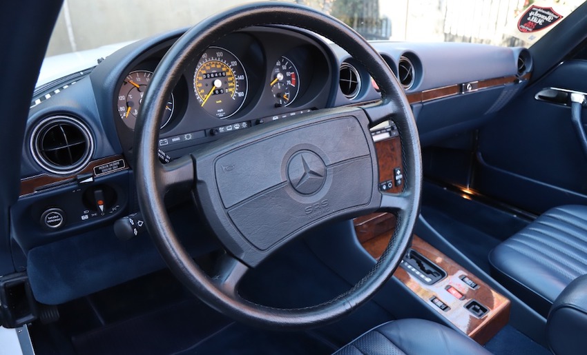 1989 Mercedes-Benz 560SL interior