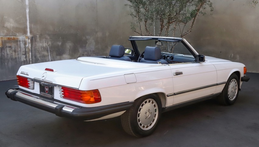 1989 Mercedes-Benz 560SL rear view