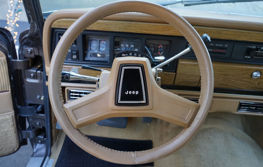 1987-jeep-grand-wagoneer-4x4-interior