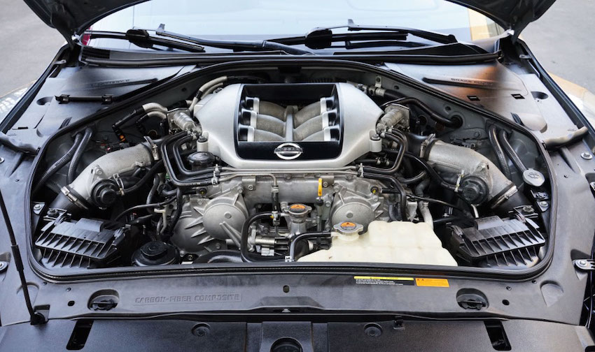 2009 Nissan GT-R Premium engine