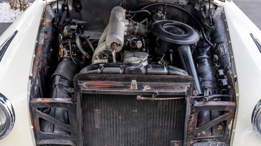 1961 Mercedes-Benz 220SE Coupe engine