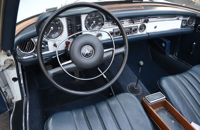 1969 Mercedes-Benz 280SL interior