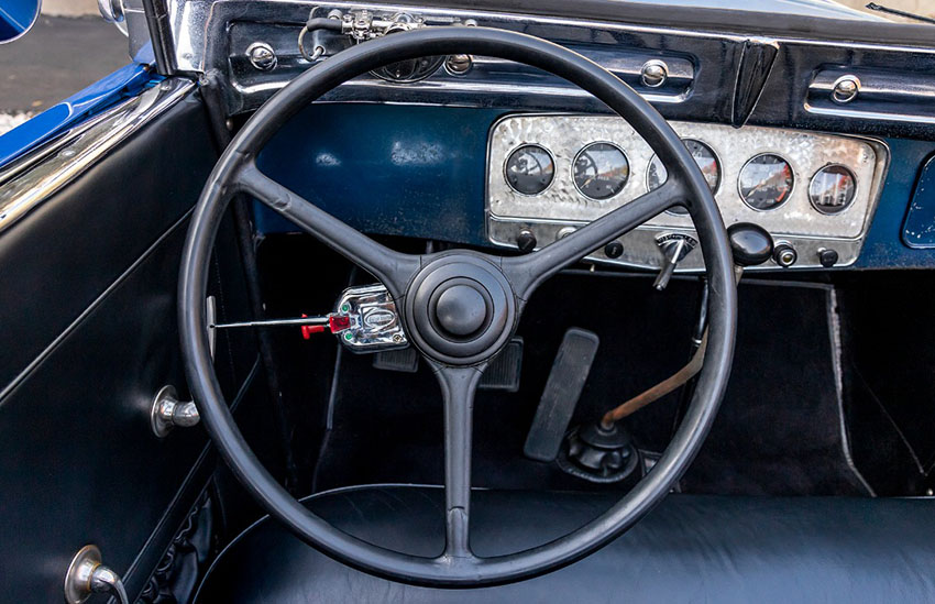 1933 Auburn 8-105 interior