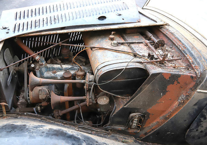 1939 Mercedes-Benz 170V Cabriolet A engine