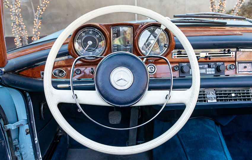 1965 Mercedes-Benz 220SEb Cabriolet interior