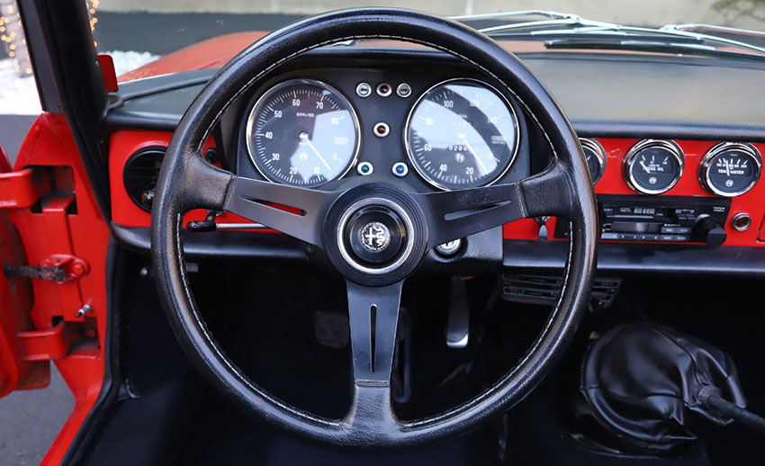 1969 Alfa Romeo 1750 Spider Veloce interior