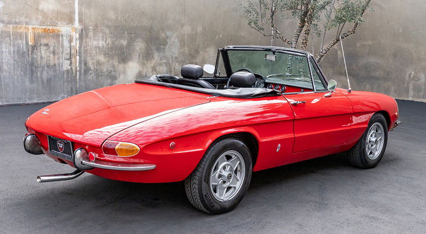 1969 Alfa Romeo 1750 Spider Veloce rear view