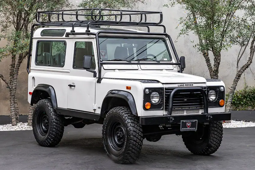 Car Tales: Protect The Range! The Land Rover Defender