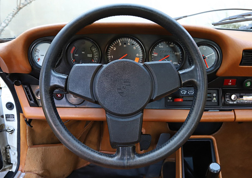 1979 Porsche 911SC Coupe interior