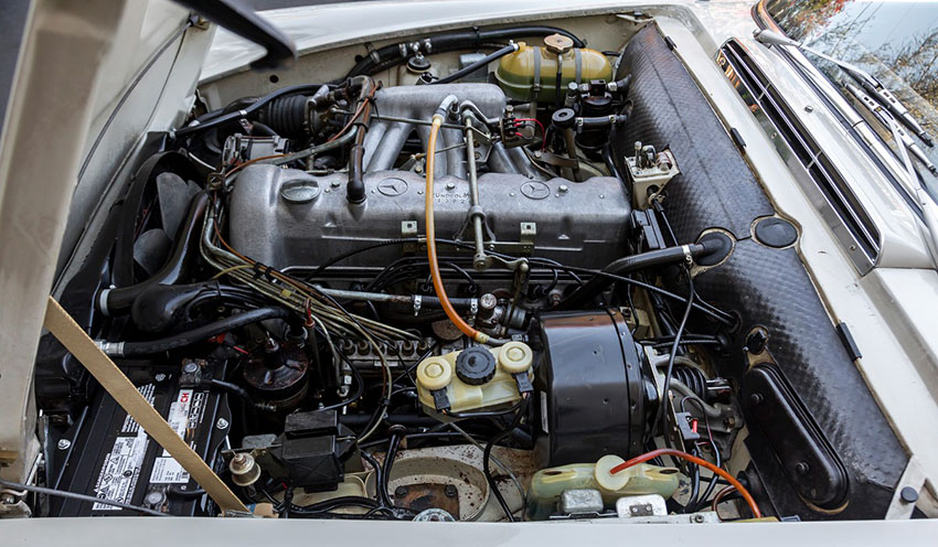 1971 Mercedes-Benz 280SL engine