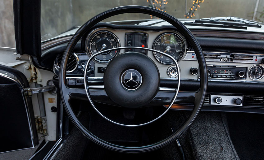 1971 Mercedes-Benz 280SL interior