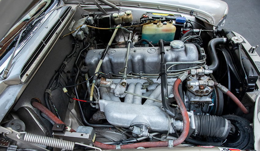 1969 Mercedes-Benz 280SE Sunroof Coupe engine