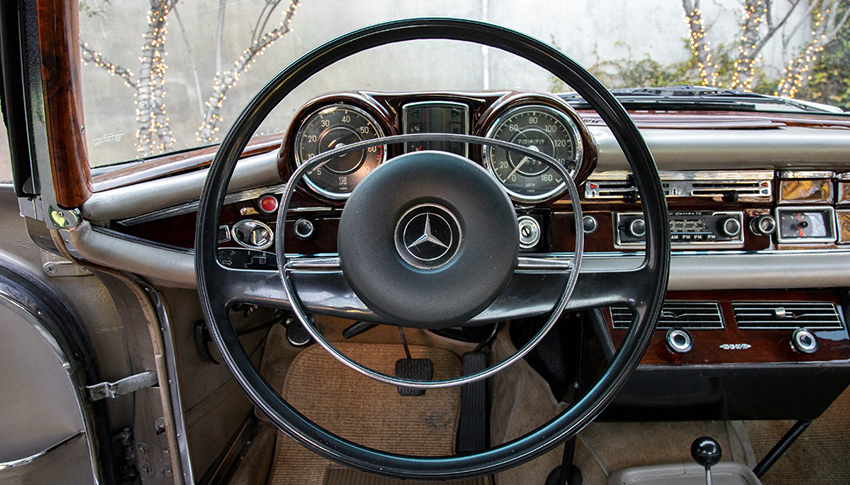 1969 Mercedes-Benz 280SE Sunroof Coupe interior