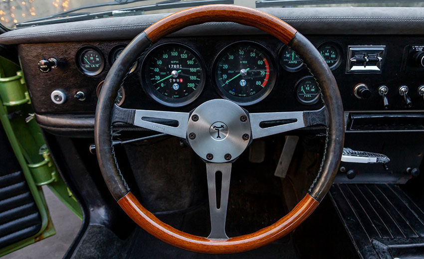 1969 DeTomaso Mangusta interoir