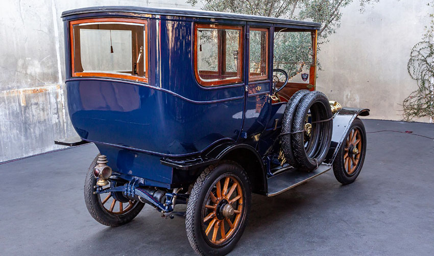 1911 Cadillac Model 30 Limousine rear view