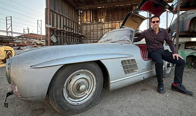 Classic-Mercedes-Gullwing-Dealership