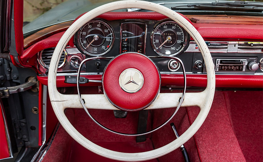 1965 Mercedes-Benz 230SL Pagoda interior