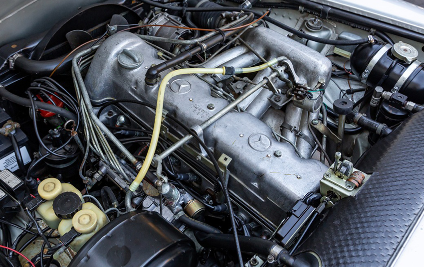 1971 Mercedes-Benz 280SL Pagoda engine