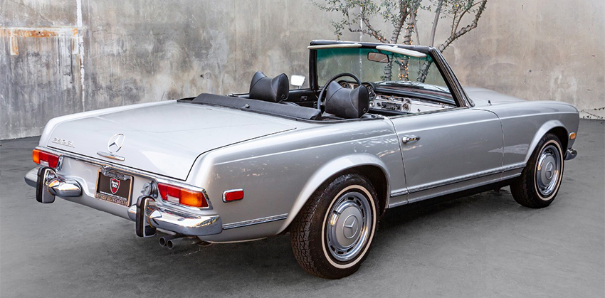 1971 Mercedes-Benz 280SL Pagoda rear view
