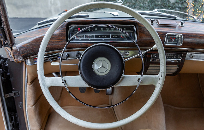 1960 Mercedes-Benz 220SE Sunroof Coupe interior