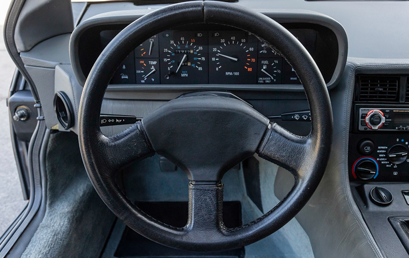 1981 DeLorean DMC-12 interior